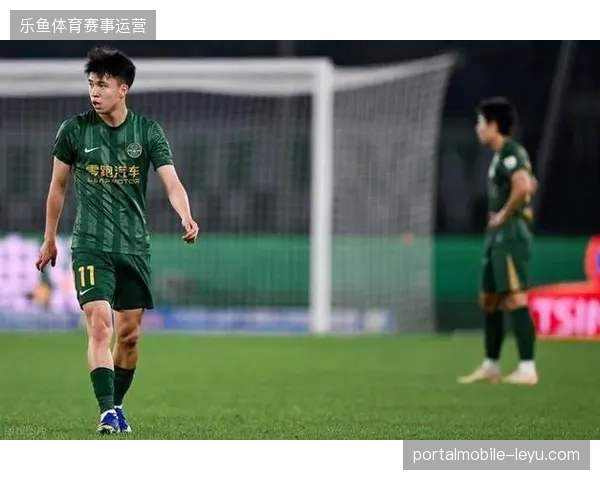 U23小将王钰栋在浙江队锋线表现抢眼,半程5球数据使其跻身本土射手前列 U23小将王钰栋在浙江队锋线表现抢眼,半程5球数据使其跻身本土射手前列